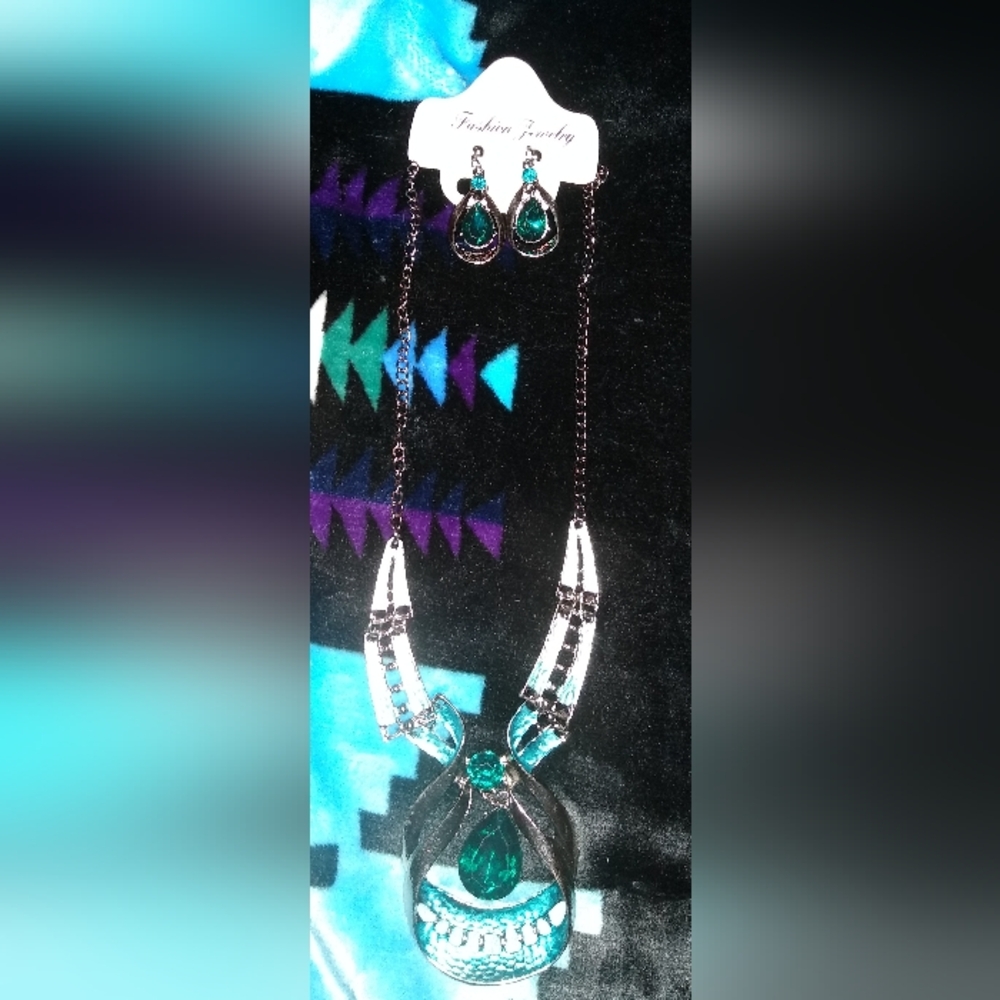 Two Fashion Necklaces & 2 Pair Pierced Earrings Blue/Turquoise W/ Faux Diamonds